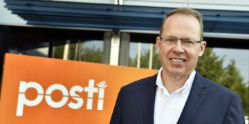 Postin toimitusjohtaja Heikki Malinen osallistuu ”talkoisiin”.