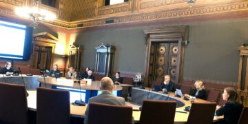 Opetusministeri Li Anderssonin kokoon kutsuma pyöreän pöydän keskustelu varhaiskasvatusalan työolojen ongelmista järjestettiin tiistaina Helsingin Säätytalossa.