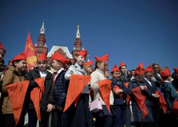 Moskovan Punaisella torilla vietettiin sunnuntaina pioneerijärjestön satavuotisjuhlaa.