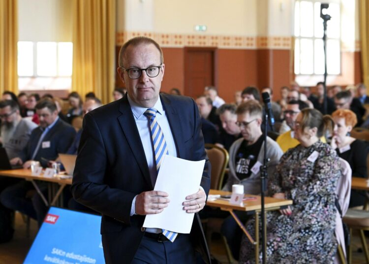 Jarkko Eloranta toukokuussa järjestetyssä SAK:n edustajiston kokouksessa.