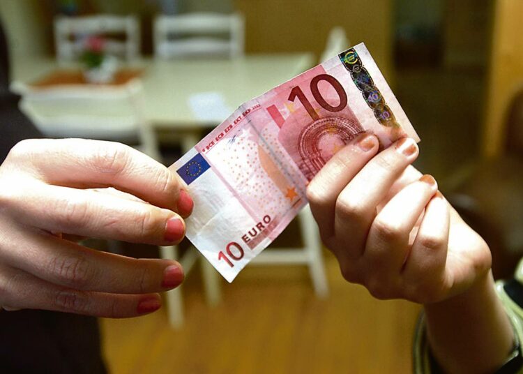 Valtion budjetin tulojen ja menojen välillä on tulevinakin vuosina yhdeksän miljardin euron aukko.