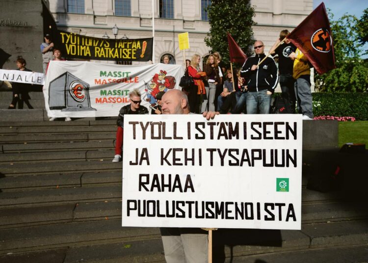Jokavuotinen budjettimielenosoitus muistutti keskiviikkona ministereitä siitä, missä mennään, kun tuloerot kasvavat.