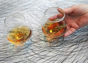 Puolet suomalaisista kuluttaa alle 4,2 puhdasta alkoholia vuodessa, puolet enemmän.