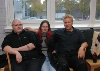 Ilari Saastamoinen (vas.), Tiia Toivonen ja Mikko Saarinen eivät lomautuksia hyväksy.