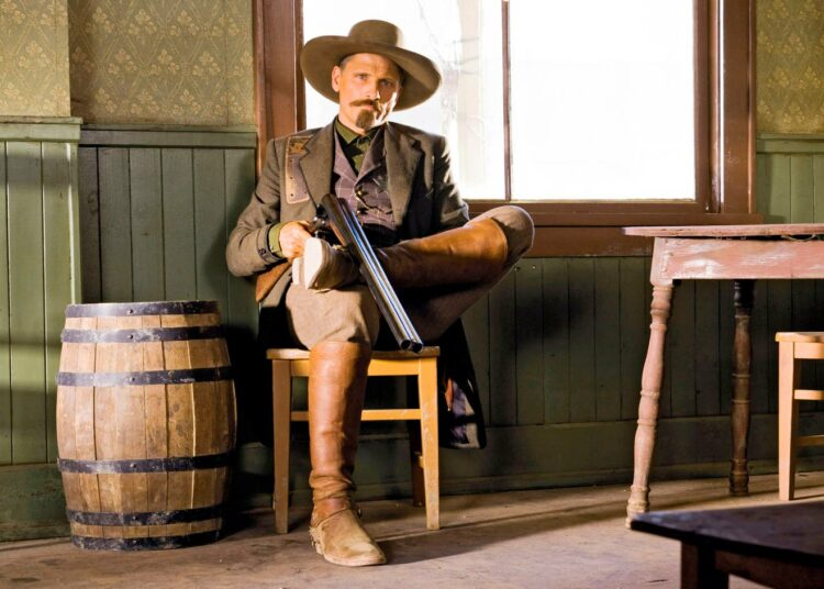 Ed Harris ja Viggo Mortensen (kuvassa) muodostavat kahden miehen rauhanturvaajayksikön.