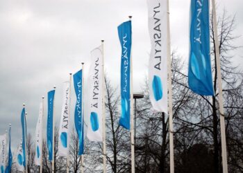 Jyväskylä aikoo vähentää 450 henkilötyövuotta ensisijaisesti eläköitymisen ja määräaikaisten vähentämisen kautta. Lomautukset ja irtisanomiset ovat myös mahdollisia.