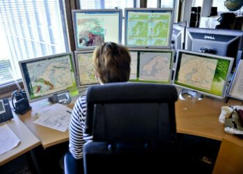Tutkitulla ajanjaksolla sukupuolten ero säännöllisen työajan keskituntiansiossa nousi 19 prosentista 23,5 prosenttiin.