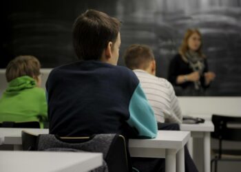 Väitöstutkimuksen mukaan tyypillisimpiä opettajiin kohdistuneen kiusaamisen muotoja olivat oppilaiden hävyttömät ja asiattomat kommentit.