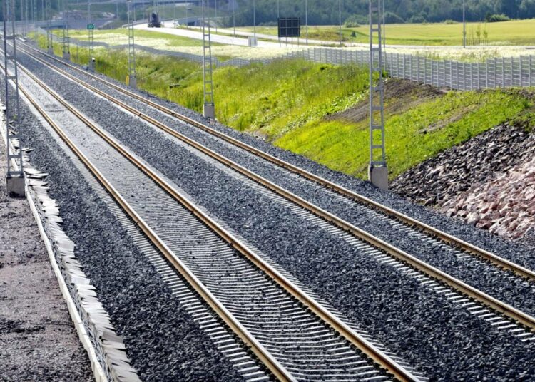 EU:sta ei tule paineita avata kilpailu rautateiden henkilöliikenteessä, sanoo meppi Merja Kyllönen, entinen liikenneministeri.