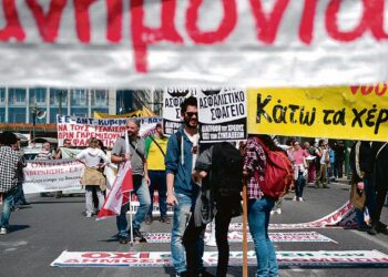 Julkisen sektorin ammattiliiton mielenosoitus eläkeleikkauksia vastaan Ateenassa viime viikolla.
