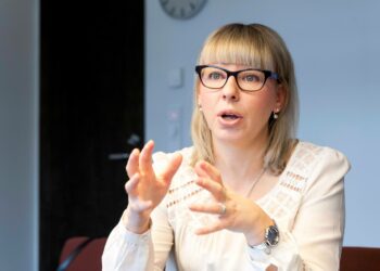 Aino-Kaisa Pekonen tiivistäisi punavihreää yhteistyötä aidon vaihtoehdon vahvistamiseksi.