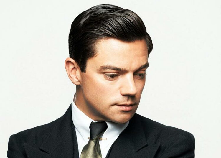 Mistä Ian Fleming (Dominic Cooper) keksi James Bondinsa?