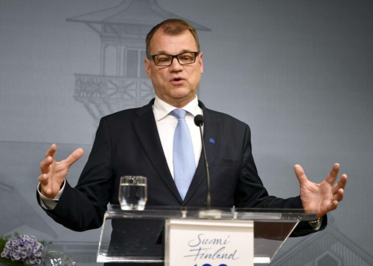 Pääministeri Juha Sipilä uhosi jo ennen vuoden 2015 eduskuntavaaleja, että valtion tase on pantava töihin. Hän esitti tuolloin keskustan haluavan perustaa tämän välineeksi yhtiön.