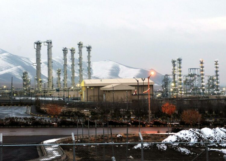 Arakin ydinreaktori, jossa Iranin ydinenergiaviraston johtaja Behrouz Kamalvandin mukaan ylitettiin kesäkuussa ydinsopimuksessa asetettu uraanivaraston raja.