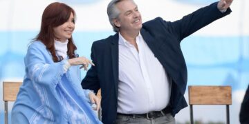 Cristina Fernández de Kirchner ja Alberto Fernández vaalikampanjan loppusuoralla Mar del Platassa viime viikolla