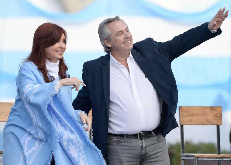 Cristina Fernández de Kirchner ja Alberto Fernández vaalikampanjan loppusuoralla Mar del Platassa viime viikolla
