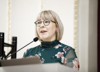 Aino-Kaisa Pekonen toimii sosiaali- ja terveysministerinä kahden vuoden ajan.