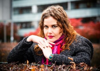Menestyjiä on mediassa ihan tarpeeksi, Hanna-Riikka Kuisma sanoo. Häntä kiinnostavat enemmän varjoon ja pimentoon jäävät ihmiset.