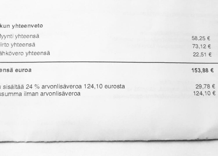 Tammikuussa tullut sähkölasku: sähkön hinta vajaat 60 euroa, siirtohinta 73 euroa.