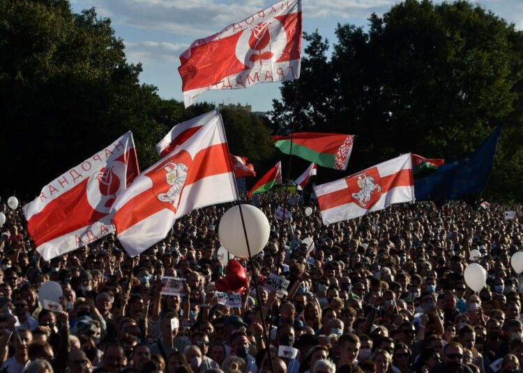 Minskissä koettiin torstaina suurin joukkokokous sitten Valko-Venäjän itsenästymisen.