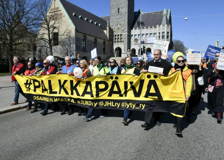 Oikeutta kunta-alan ammattilaisille vaadittiin kunta-alan mielenosoituksessaan toukokuun alussa.