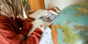 Asiantuntijan mukaan osa lastensuojeluilmoituksista on turhia.