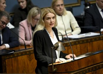 Mai Kivelä piti vasemmistoliiton ryhmäpuheenvuoron Gaza-keskustelussa.