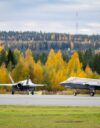 Lähes kymmenen miljardin hankintavaltuus F-35-hävittäjiin kasvattaa puolustusmäärärahoja. Kaksi ensimmäistä hävittäjää saapuivat Rovaniemelle syyskuussa.