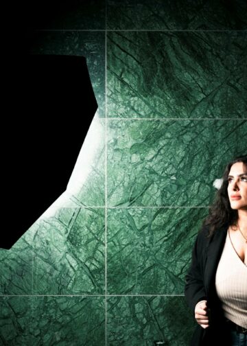 – Ihmisenä, joka on nähnyt läheltä islamilaisen hallinnon julmat kidutukset ja vainojen seuraukset, en voi olla kokematta toivon pilkahdusta, Rojin Birzoi sanoo.