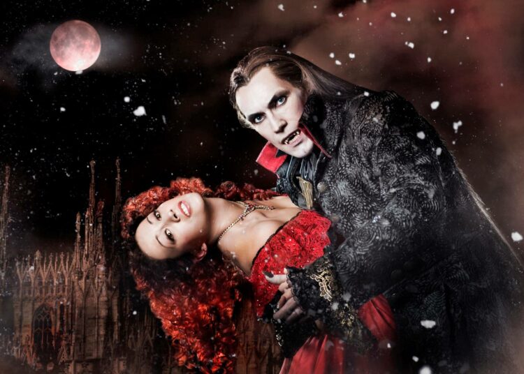 Dance of the Vampires -musikaalissa Kaija Ilomäen suunnittelema maskeeraus näyttelee suurta osaa.