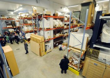 Valtaosaa Helsingin kaupunginmuseon kokoelmista säilytetään yleisön tavoittamattomissa museon kolmessa kokoelmakeskuksessa. Kaupungin seitsemän museon näyttelyissä kokoelmista on esillä vain noin kymmenesosa.