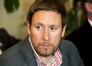 Vasemmistoliiton osallistuminen hallitukseen on Paavo Arhinmäen mukaan taannut sen, että Suomen linja eurotukiin on pysynyt tiukkana.