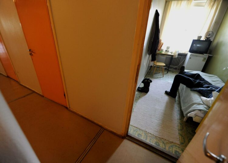 Tilastojen mukaan Suomessa on noin 8 000 asunnotonta. Kuva on Pelastusarmeijan miesten asuntolasta Helsingistä.
