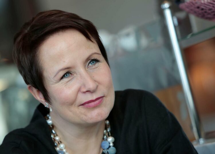 Jos uskomme työn ja hyvinvoinnin yhteyteen, työnteolla pitää olla merkitystä, Suvi-Anne Siimes toteaa.