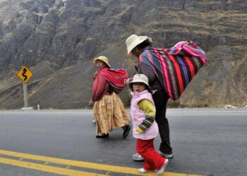 Bolivia on yhä Etelä-Amerikan köyhin maa, ja siksi sieltä lähdetään mielellään töihin naapurimaihin.