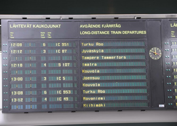 Tutkimuksen mukaan tyytyväisyys kaukojunaliikenteeseen on lisääntynyt.