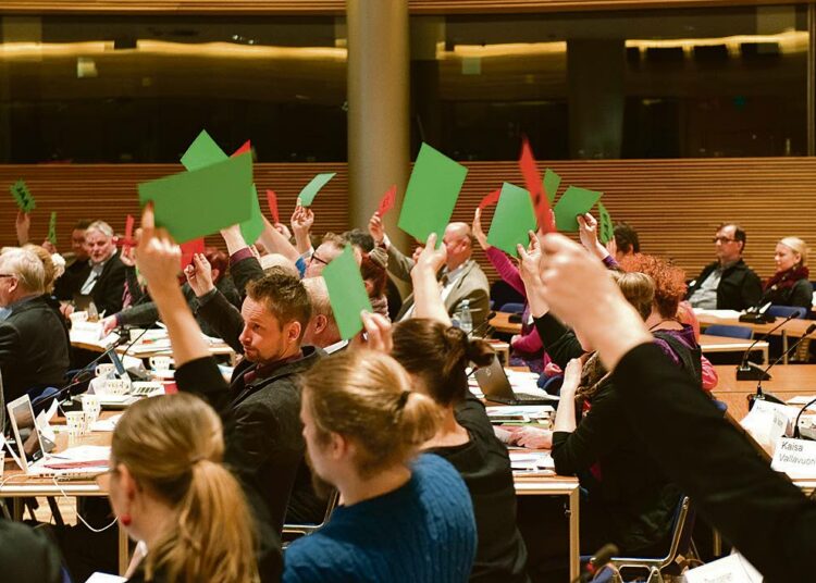 Vasemmistoliiton EU-vaaliohjelma hyväksyttiin puoluevaltuuston kokouksessa muutaman äänestyksen jälkeen.