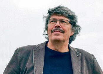 Sandbergin sankari, komisario Heittola on edellisen romaanin jäljiltä toipumassa ampumahaavasta, mutta ei malta pysyä sivustakatsojana.