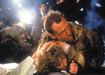 Bruce Willisin esittämä newyorkilaispoliisi John McClane taistelee yksin häikäilemätöntä ja raakalaismaista rikollisjoukkoa vastaan.