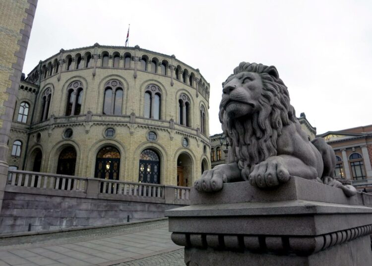 Tutkituista maista paras sosiaaliturva ja suurimmat työhalut olivat Norjassa. Kuvassa parlamenttitalo Oslossa.