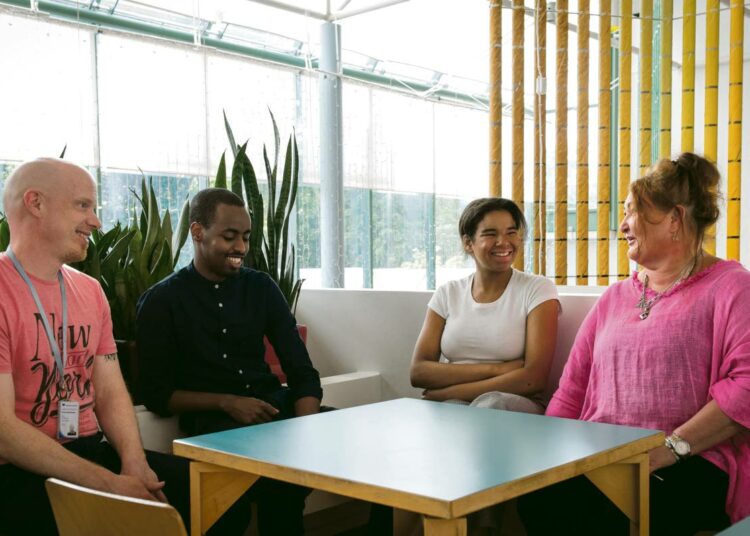 Job’d event ostaa nuoria lisäkäsiksi tapahtumiin. Kaikista töistä saa palkkaa ja työkokemusta. Sami Komppula (vas.), Isma-lil Abdullahi, Susanna Halonen ja Irma Sippola ovat tyytyväisiä työelämä-pilotin tuloksiin.