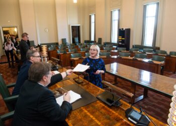 Vasemmistoliiton eduskuntaryhmän puheenjohtajana jatkaa Aino-Kaisa Pekonen. Eilen hän tarkistutti valtakirjansa eduskunnassa.