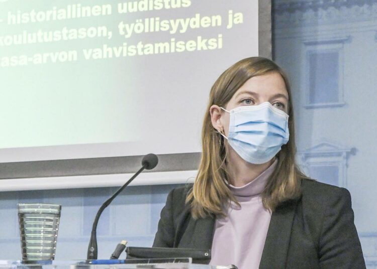 Opetusministeri Li Andersson esitteli koulutusuudistuksen medialle viime viikon torstaina.