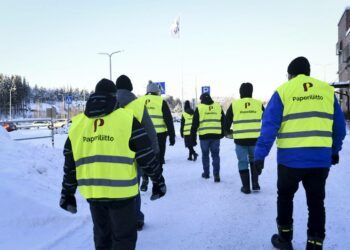 Paperiliiton lakko UPM:ssä jatkuu neljättä kuukautta. Lasse Laatusen mukaan lakon taustalla on työnantajien ideologinen taistelu ay-liikkeen heikentämiseksi.