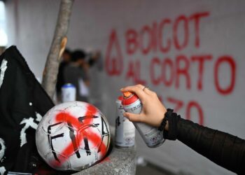 Jalkapallon maailmanliitto Fifaa vastaan osoitettiin mieltä Mexico Cityssä 27. toukokuuta.