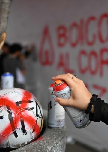 Jalkapallon maailmanliitto Fifaa vastaan osoitettiin mieltä Mexico Cityssä 27. toukokuuta.