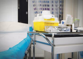 Tutkimustiedot muista maista osoittavat, että terveydenhuollon jättäminen yksityisten yritysten ja yksityisvakuutuksen varaan  maksaa enemmän kuin yhteinen palvelujärjestelmä.