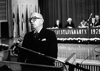 Suomalais-neuvostoliittolaisen yhteistyön arkea. Suomi-Neuvostoliitto -seuran edustajakokous valitsi uudelleen puheenjohtajaksi pitkäaikaisen keskustapoliitikko Martti Miettusen vuonna 1979.