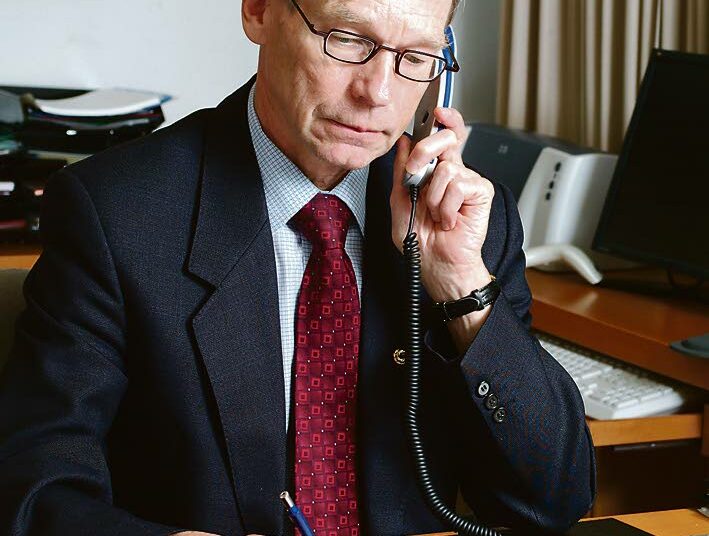 Erkki Kangasniemen mukaan kuntiin on pakko rakentaa uusi palkkaohjelma, joka tuo koulutettujen jälkeenjääneisiin palkkoihin korjauksen.