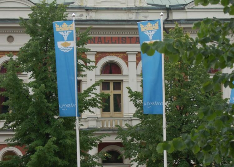 Jyväskylän kaupunki ei selviä ensi vuodesta ilman verojen korotuksia.
